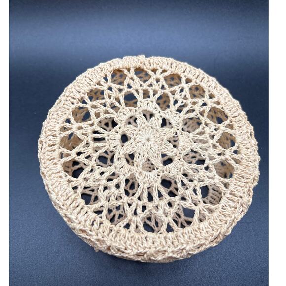 Crocheted Lidded Trinket/Vanity Box Round Starched Vintage Cottage Core Decor - Picture 2 of 8